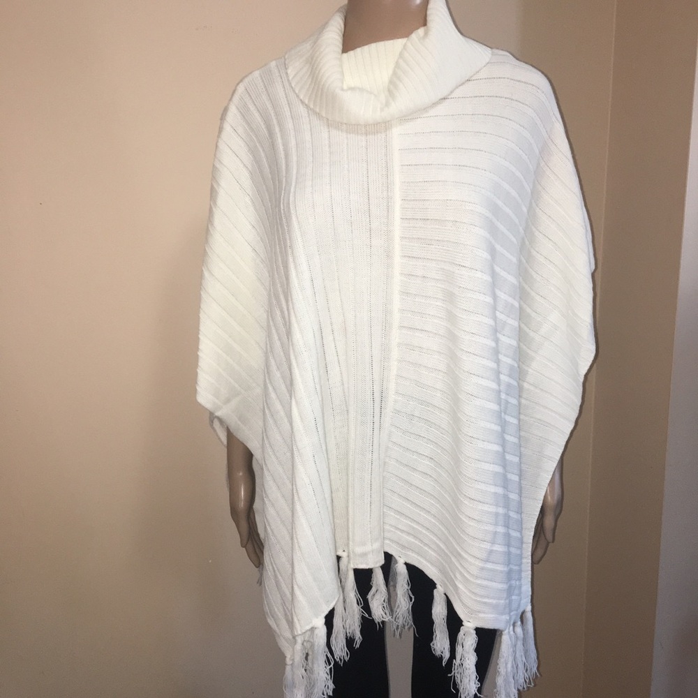 Like new! White/off-white poncho